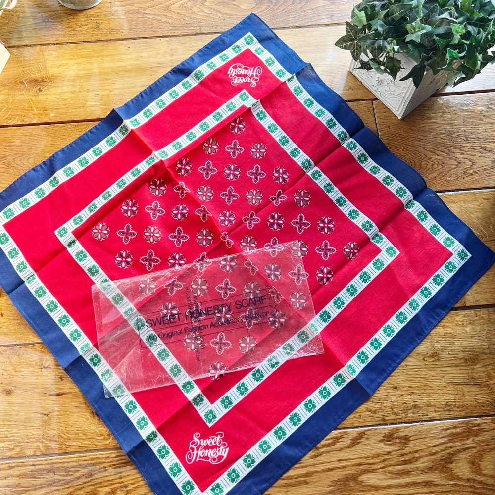 Vintage 70s Avon Sweet Honesty bandanna / red white and blue scarf